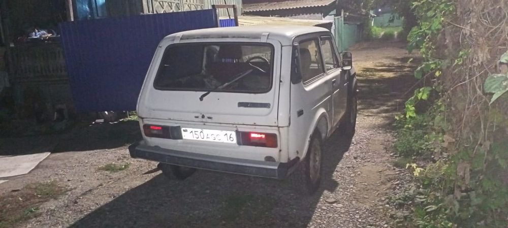 Продам ниву 2121 93 год