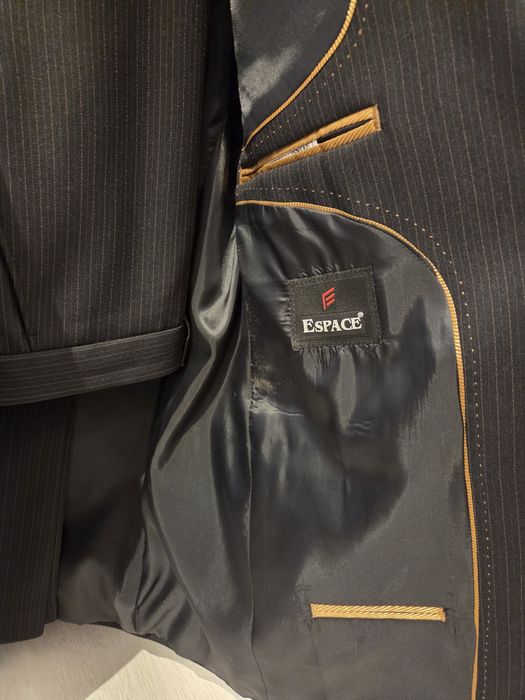 Costum de bărbați negru