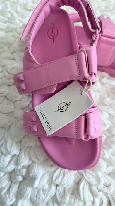 Сандали  Stradivarius
