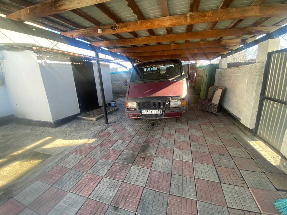 Дом на Бугре, Танат Империя