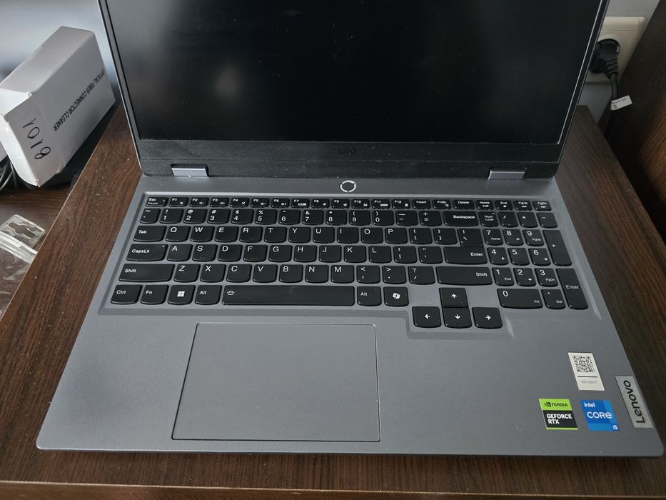 Продавам Lenovo LOQ 15IAX9