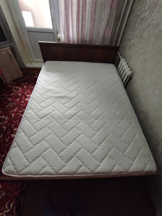 Продам кровать с матрасом