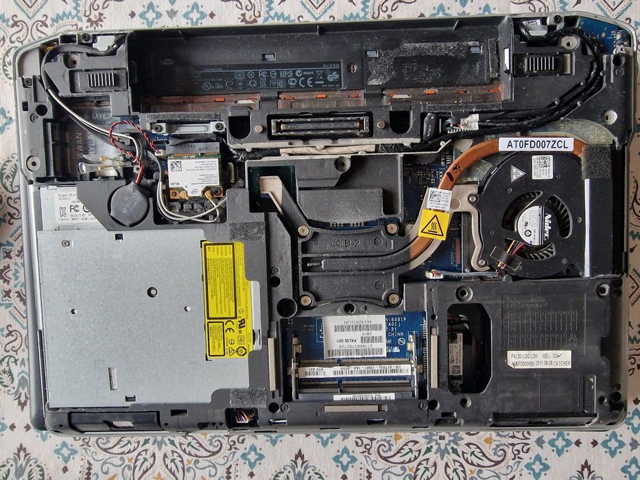 Стари лаптопи работещи, за части.Dell Asus Lenovo