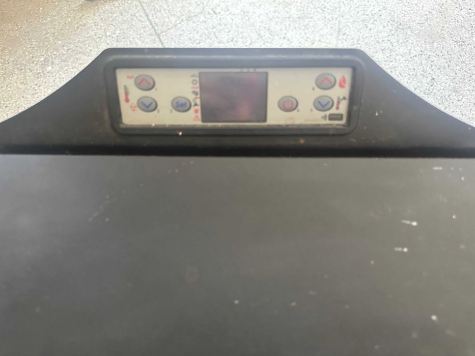 Продавам чисто нова италианска Пелетна камина COLA