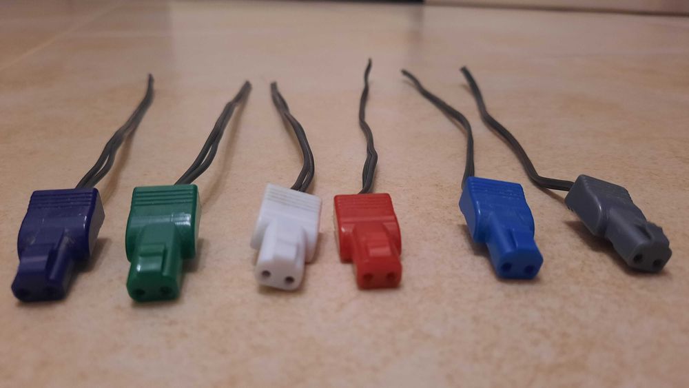 букси (конектори) Sony с кабел-за тонколони