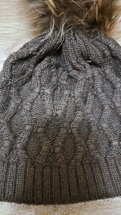 Шапка вязаная с бубоном