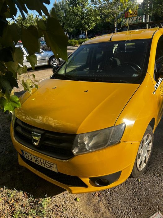 Vand 3 Dacia Logan.