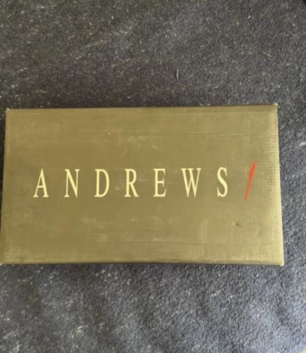 Чисто нов Костюм Andrews