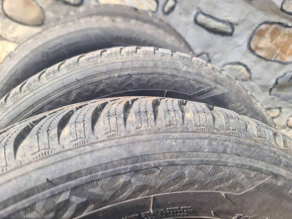 Vând anvelope 195 65 R15 Hankook