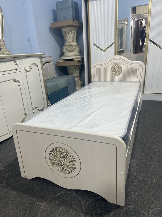 Крават 100% МДФ с матрасом