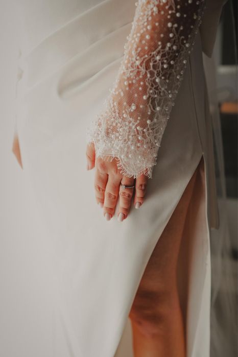 Rochie de mireasă unicat – impecabilă, cu voal și trena detașabilă