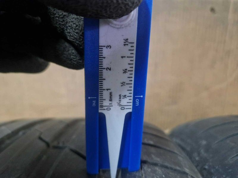 2 Hankook R19 245/40
летни гуми
DOT3922
