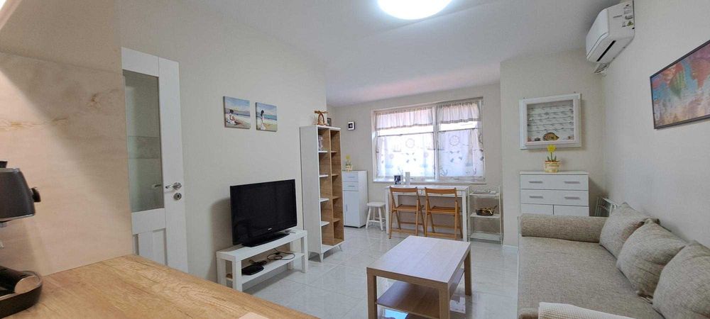 Луксозен 2-стаен апартамент, център Варна