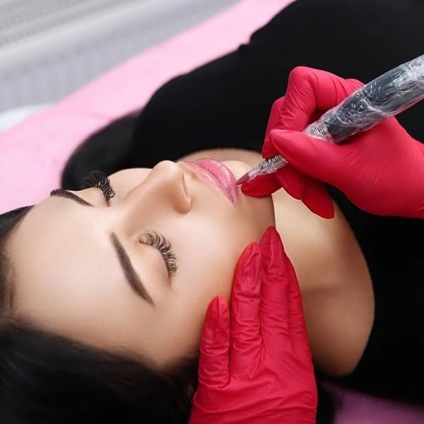 Растушевка бровей перманентный макияж бровей губ татуаж