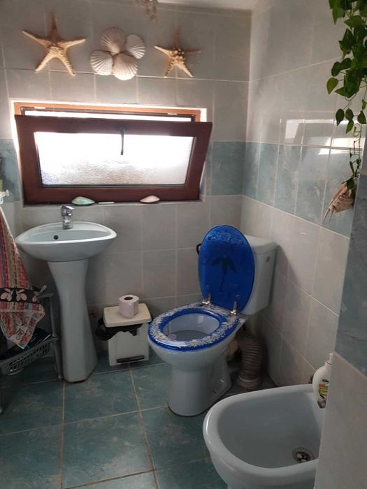 Продавам селска къща с чудесно място за грижи за животни и реколта.