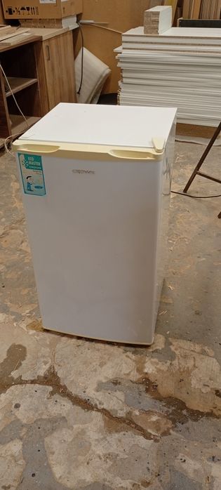 Домакинство малък хладилник