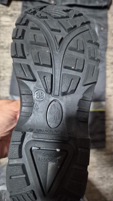 Срочно спецодежда 2 комплекта недорого