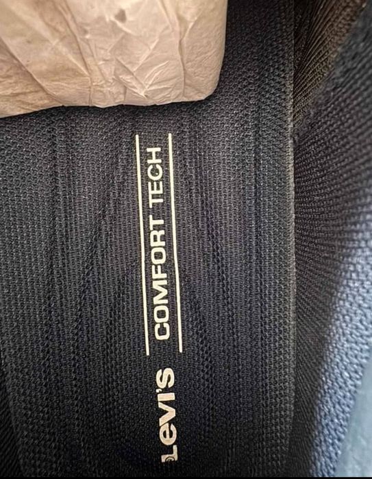 Adidasi   Levi's
