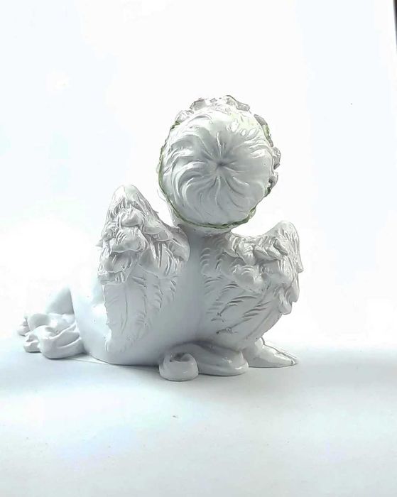 Ангел с букетом роз, Статуэтка