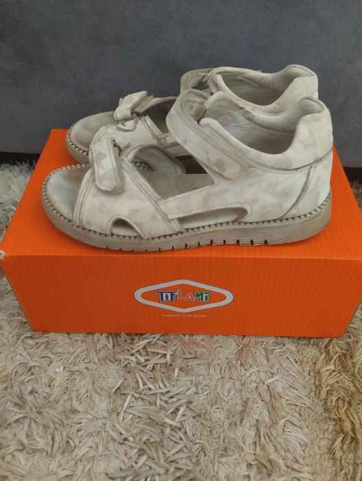 Кожаные сандали для девочек