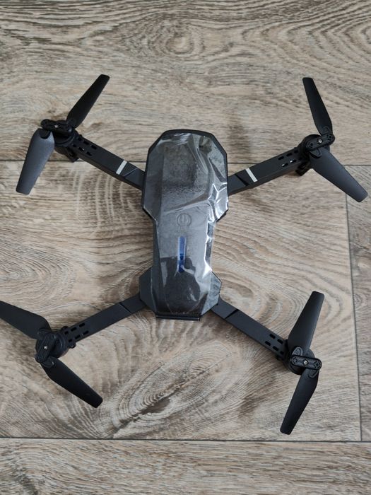 Дрон с дистанционным управлением.