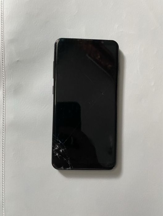 Ecran defect S10+ dar placa buna