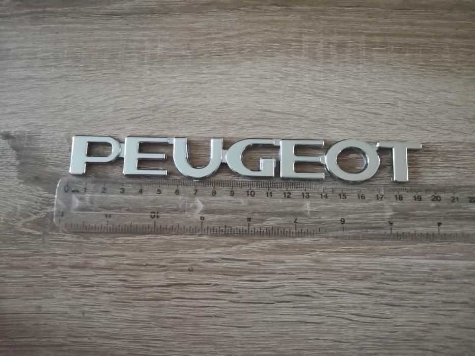 сребрист надпис Peugeot стар стил