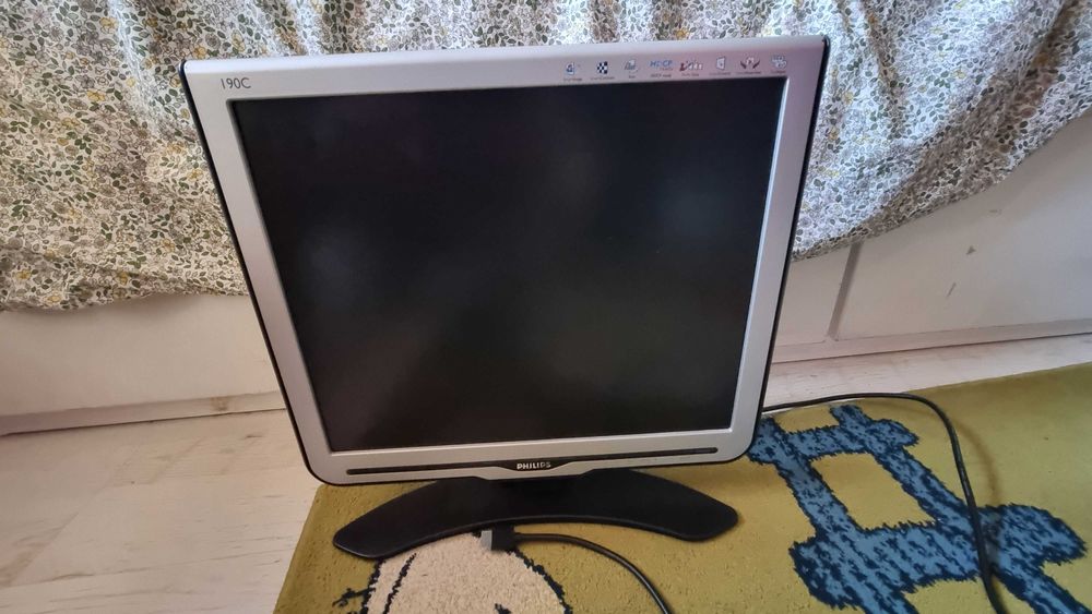 Монитор Philips 19 инча