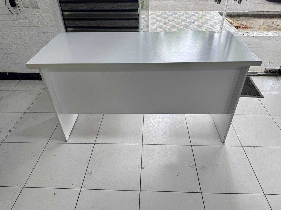 Ofis uchun stol holati yaxshi