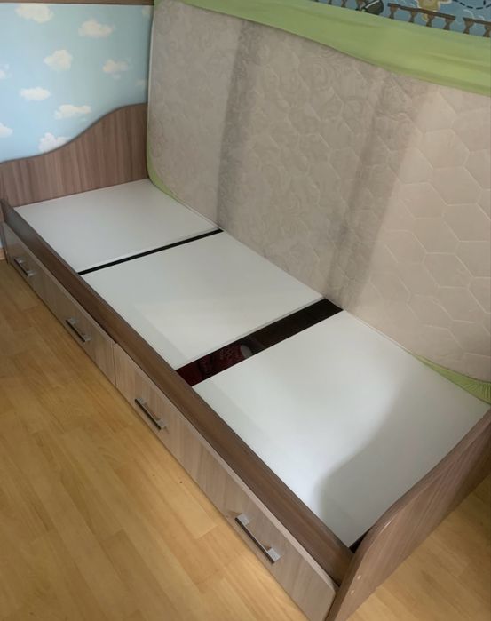 Стол ,кровать,шкаф,для подростка
