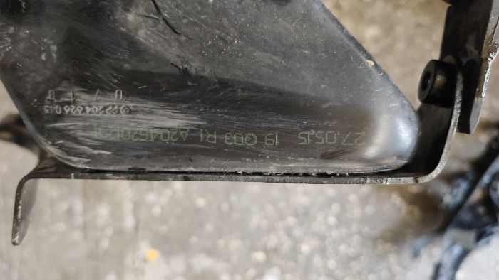 Държач за фар и пластмаси около него за Мерцедес W204 C класа 20015