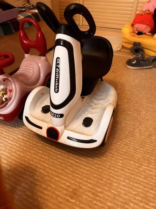 Детский транспорт и пианино