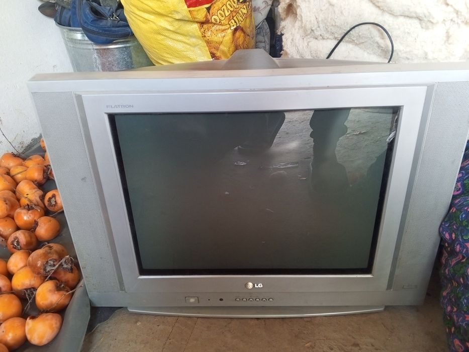 Elge televizor sotiladi. Narxi telda kelishiladi.  Arzonroqqa beriladi