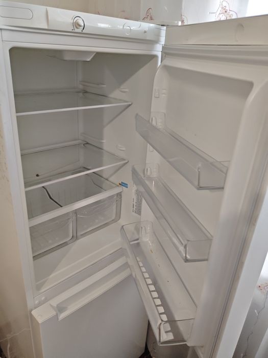 Продам холодильник Indesit