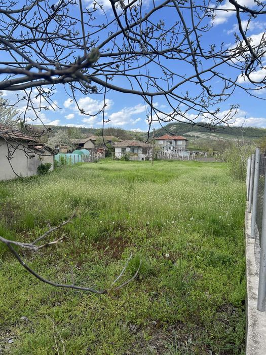 Парцел с къща 1489 кв.м с. Памукчии, обл. Шумен