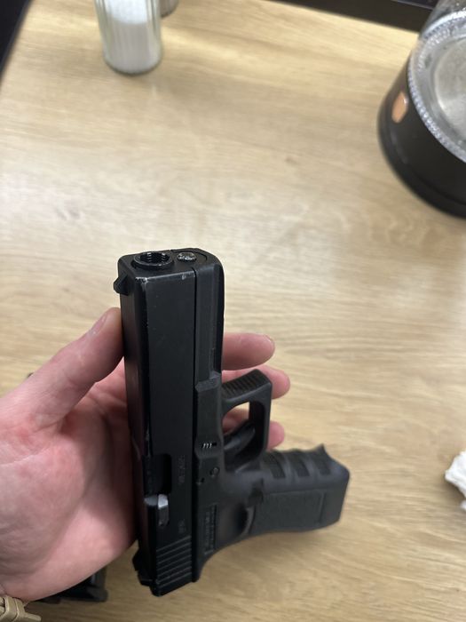 We Glock 17 airsoft