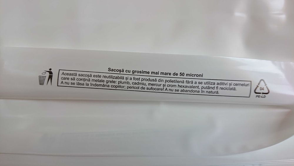 Pungi-sacose albe reciclabile-reutilizabile conform legislatiei.