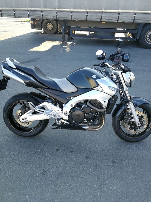 Suzuki GSR600 naked bike