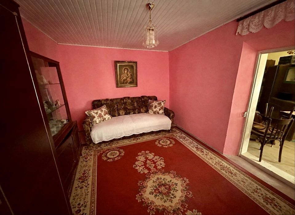 Casa cu teren intravilan 1000 mp si anexe
