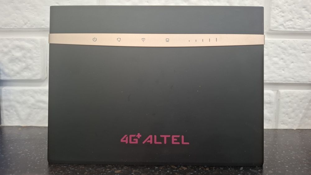 Продам мощный стационарный роутер Huawei B525 (Altel)