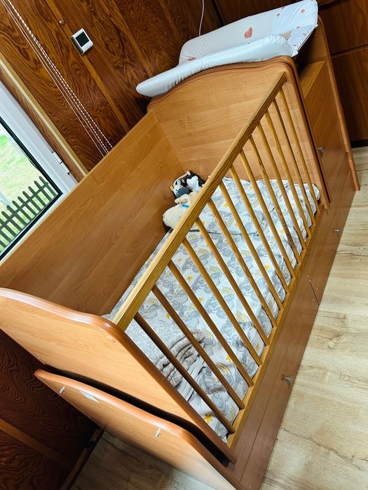 Кошара с люлеещ механизъм + матрак и попивалник