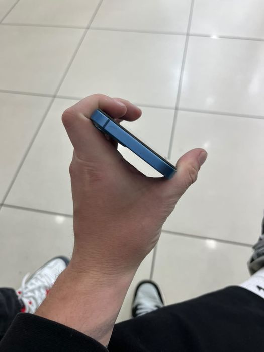 Продам айфон 13 на 256гигов