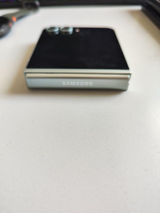 Samsung Flip 6 , Mint Green, stare exceptionala
