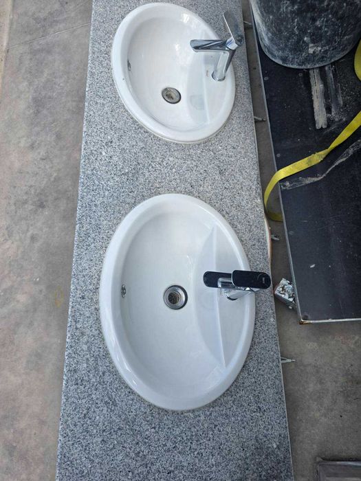 Продавам двойна мивка от естесвен гранит