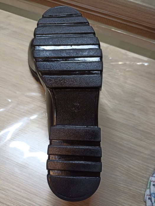 Новые туфли 39 размера