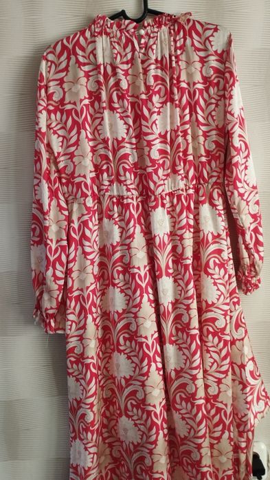 Красивое нарядное платье материал атлас