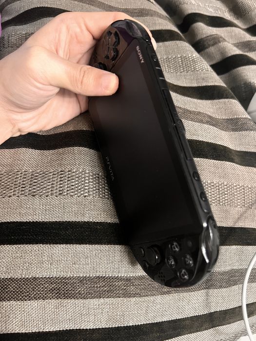Продается PS Vita 2000