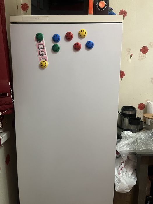 Холодильник бу в рабочем состояний.