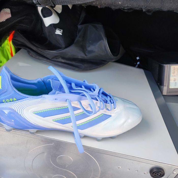 Футболни обувки Адидас