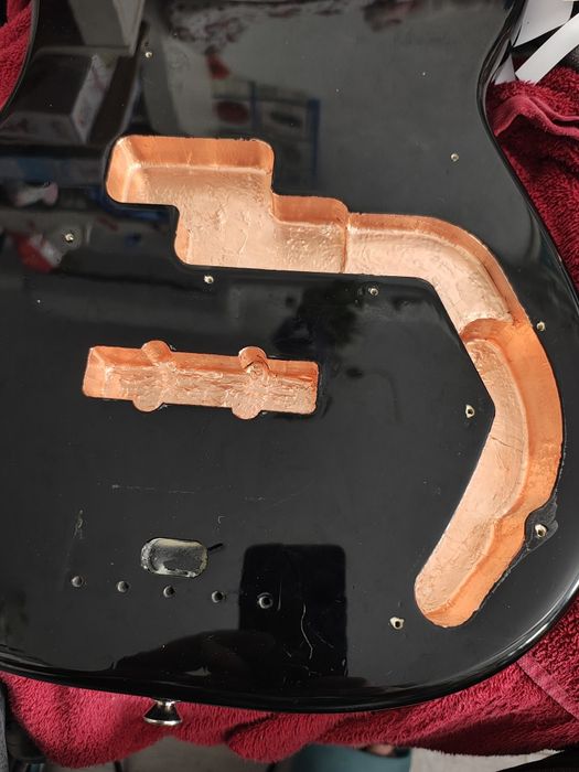 Chitara Bass Squier in stare excelenta + amp Fender Rumble 15